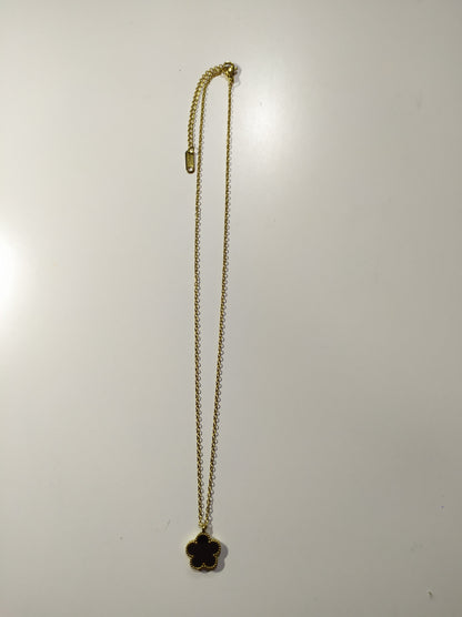 Collar con colgante trebol cinco hojas negro - additional image 4